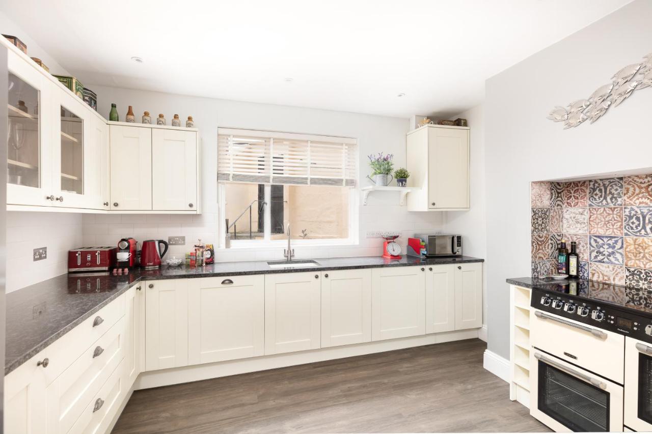 5 Bedroom Magnificent Georgian Townhouse- City Centre Bath Exterior foto